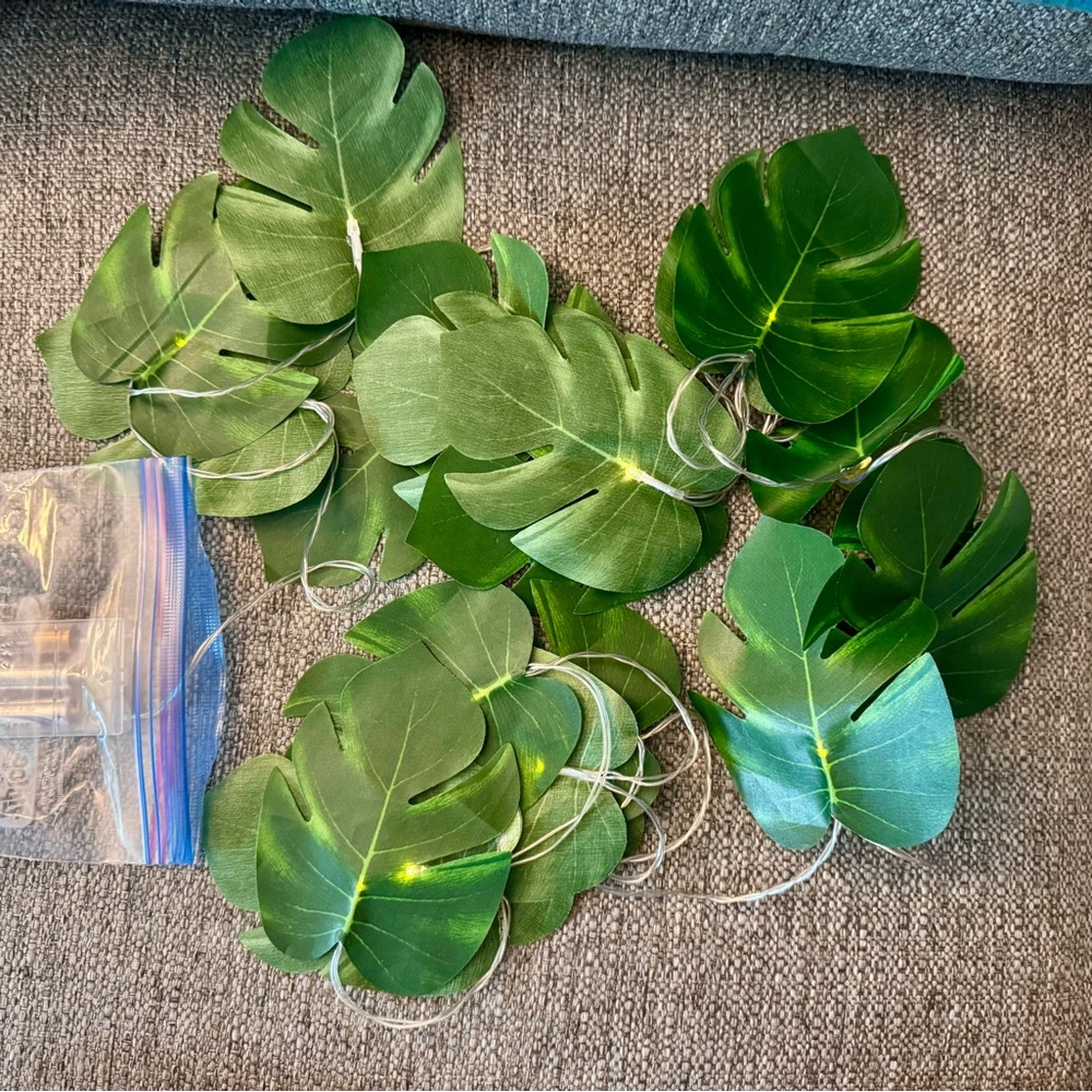 String of Lights with Tropical Leaves and Leave Decor